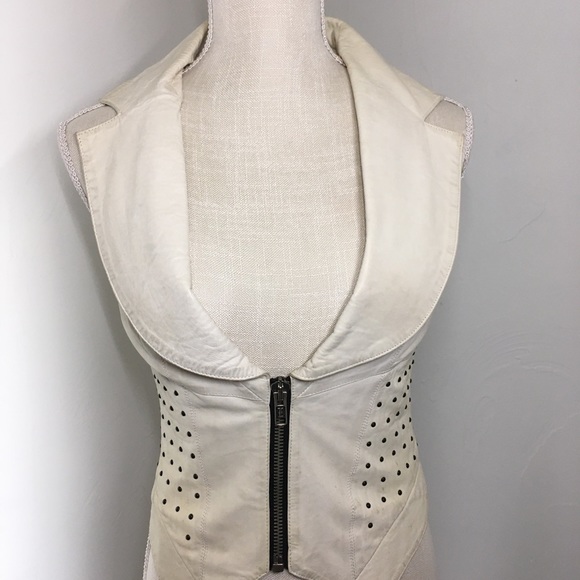 Ernte/Tiffa Novoa- leather vest w/large lapels, charcoal metal stud accents, zip - Picture 2 of 8